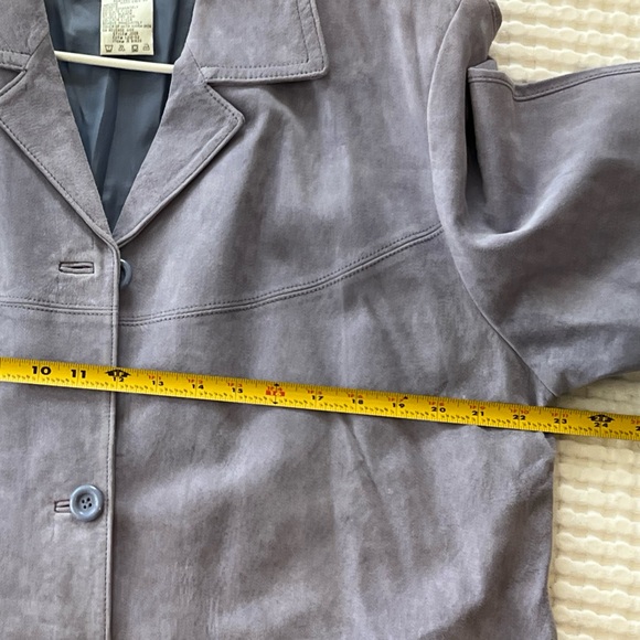 Elegant Women's Suede Lavender Blazer - Picture 6 of 6